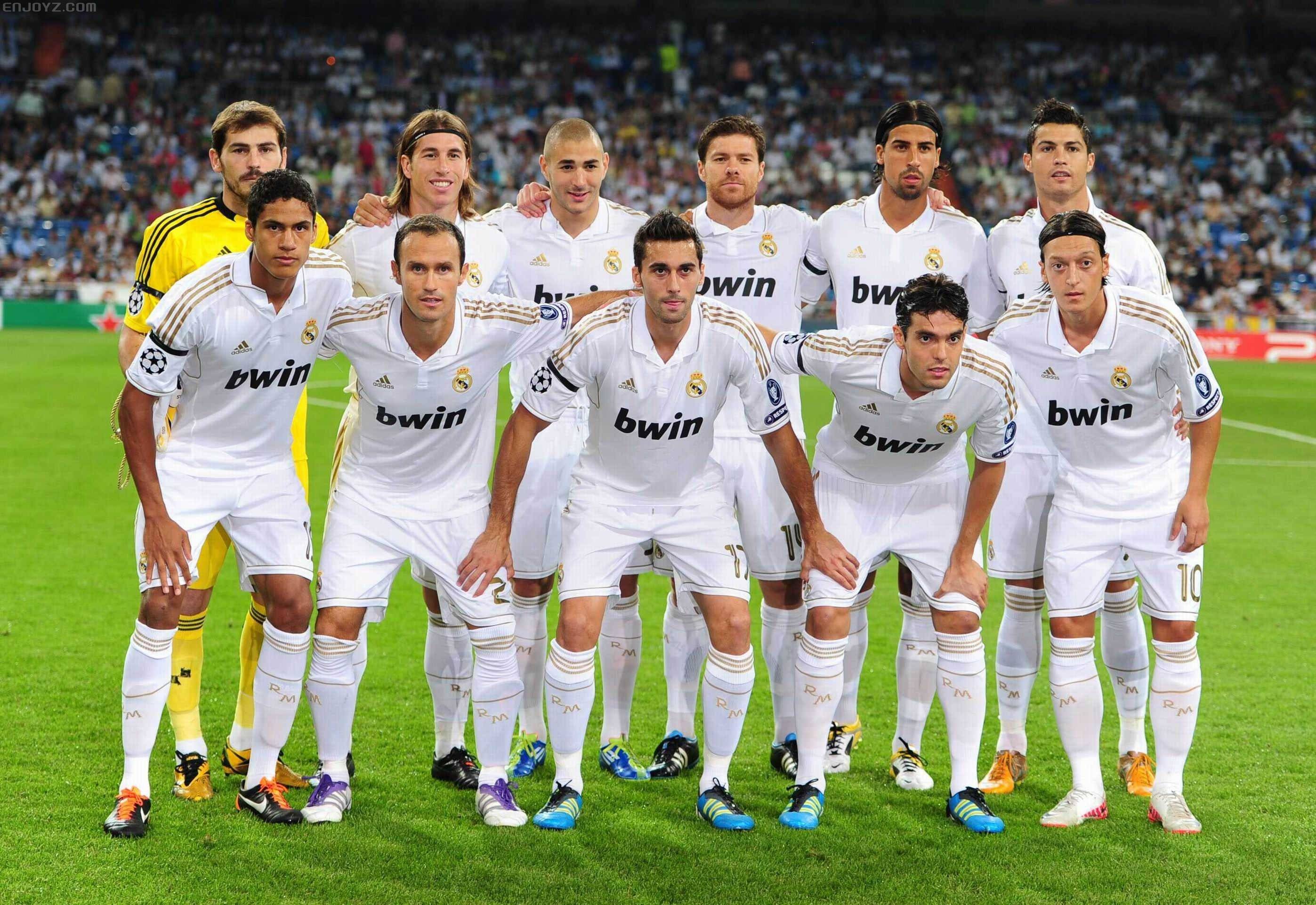 利物浦本赛季状态低迷，引援失误和阵容问题导致萨拉赫被冷宫，球队内部矛盾加剧。（利物浦赛季表现不佳：引援不当、阵容失衡致萨拉赫遭雪藏，队内矛盾升级）