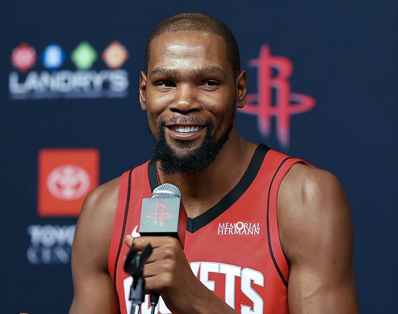 本赛季下半程的国安在成绩层面给了球迷们深刻的落差（国安下半程战绩失色，令球迷倍感落差）