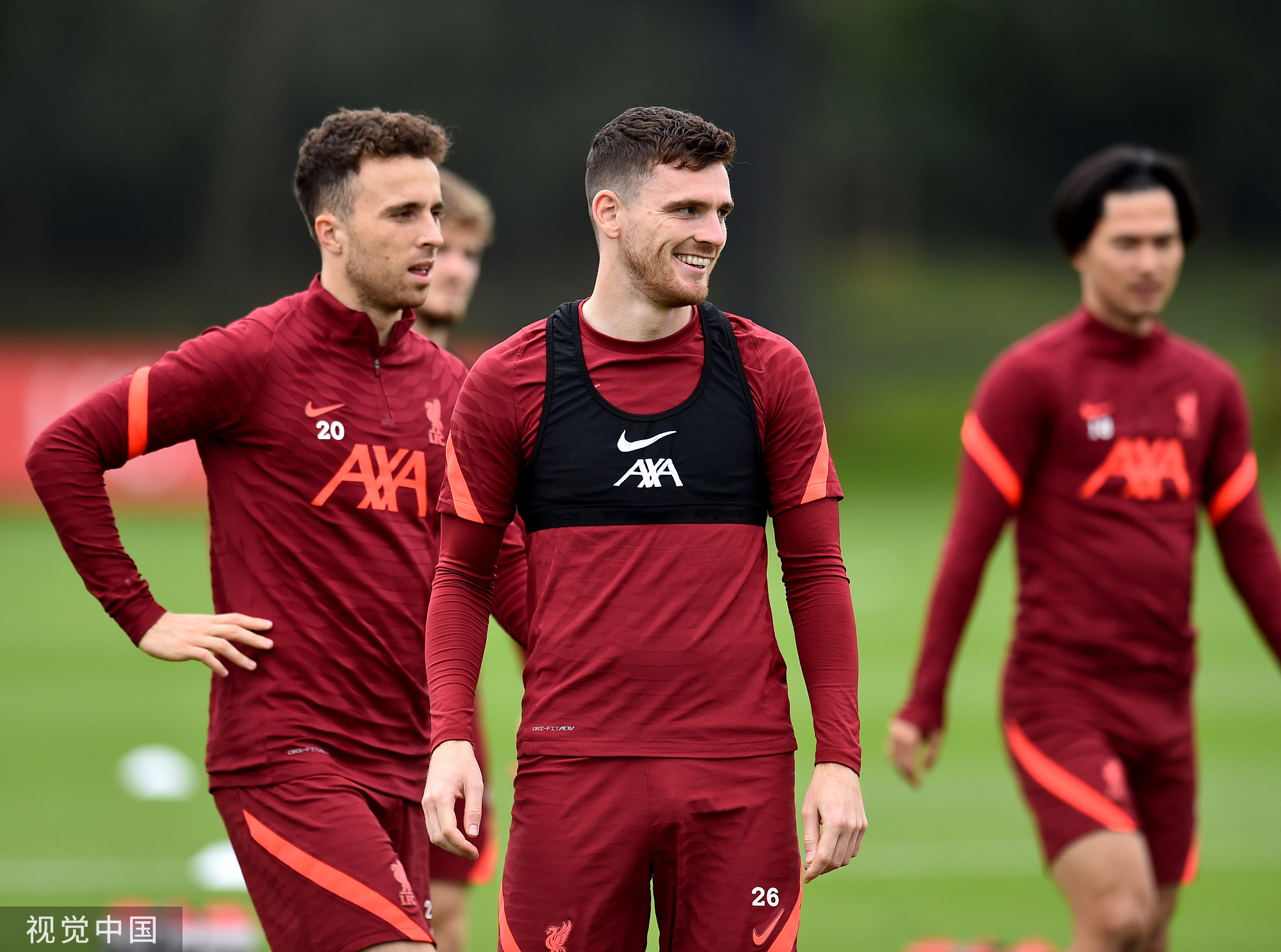 世界杯官方发布直通队伍集结海报：42个国家，同一个梦想（世界杯官宣直通球队集结海报：42国同心逐梦）