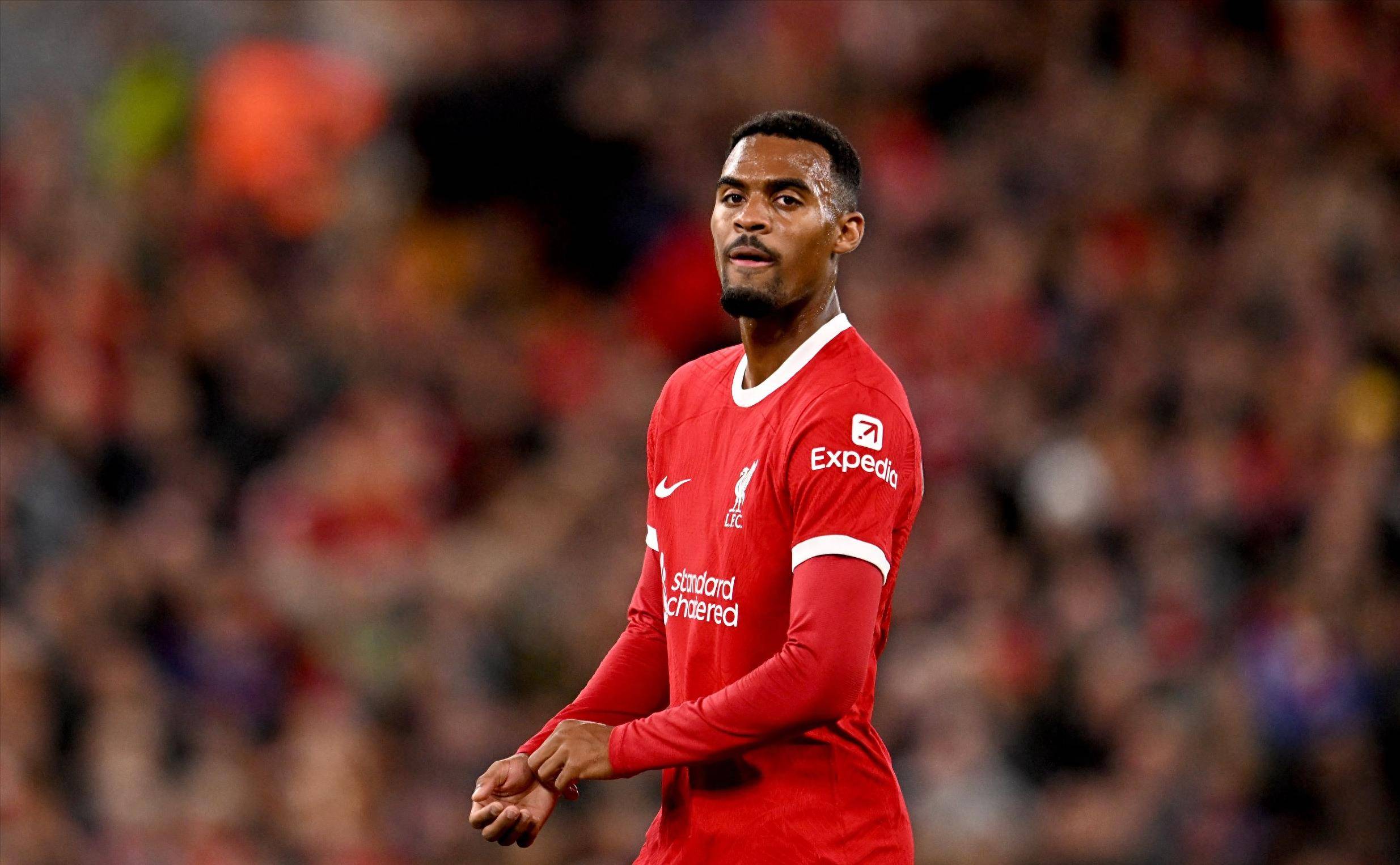 马卡：费兰曾与莫拉塔沟通穿西班牙7号球衣，后者表示支持（马卡：费兰就穿西班牙7号与莫拉塔沟通，获对方支持）