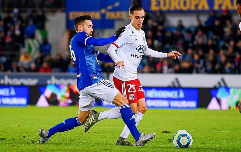 媒体人：转播中听到“下课”的呼声，这在新疆主场是十分罕见（媒体人：新疆主场的转播中罕见出现“下课”呼声）