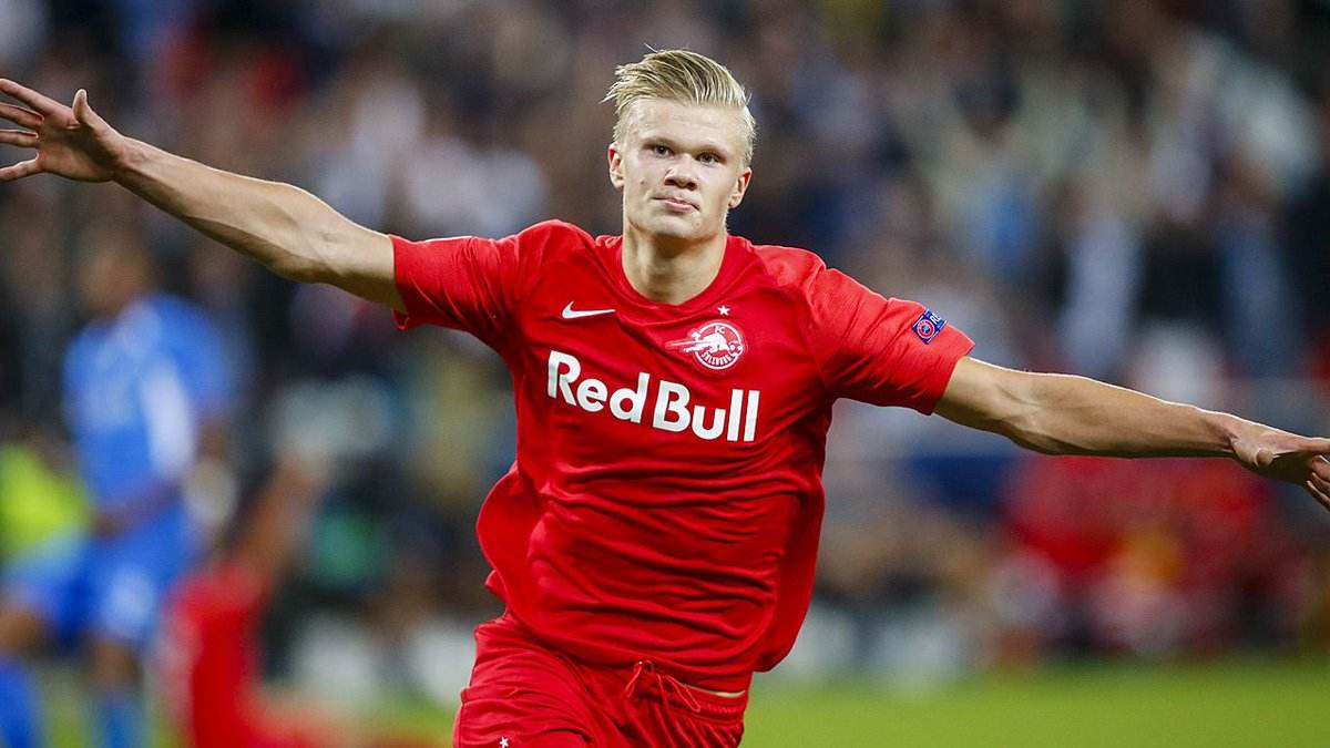 麦克阿瑟FCvs大埔亚冠赛前为香港大埔火灾遇难者...（亚冠赛前，麦克阿瑟FC对阵大埔，为香港大埔火灾遇难者致哀）