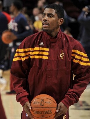 康宁汉姆末节被连续面断3次，全场贡献29分8助攻8失误（康宁汉姆末节遭连抢三次，全场29分8助攻外加8次失误）