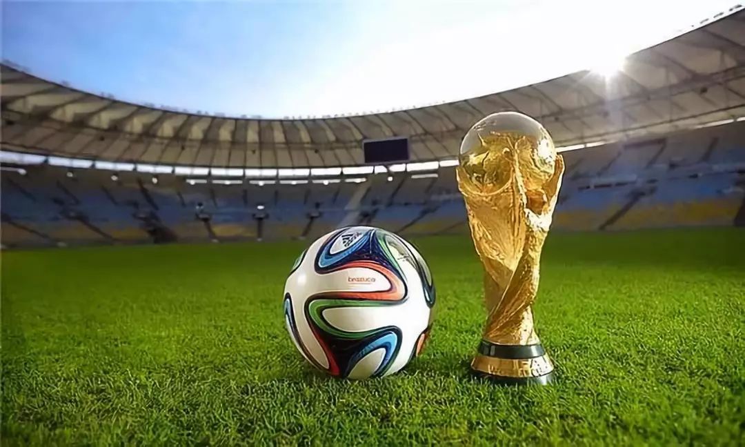 U22国足门将栾毅：少一人作战大家仍团结在一起，平局不容易（U22国足门将栾毅：十人应战依旧齐心，艰难收获平局）