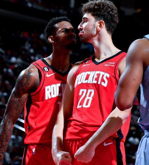 米兰官方欢迎里贝里造访米兰内洛，并发布其与迈尼昂合影（米兰官方晒照：里贝里到访米兰内洛，与迈尼昂合影）