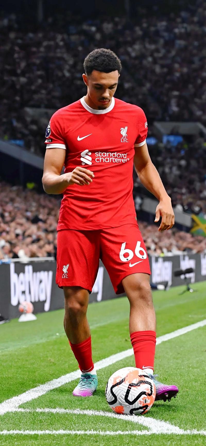 官方：71岁老帅滕·卡特执教苏里南，带队参加世界杯附加赛（官方宣布：71岁名帅滕·卡特出任苏里南主教练，率队出战世界杯附加赛）