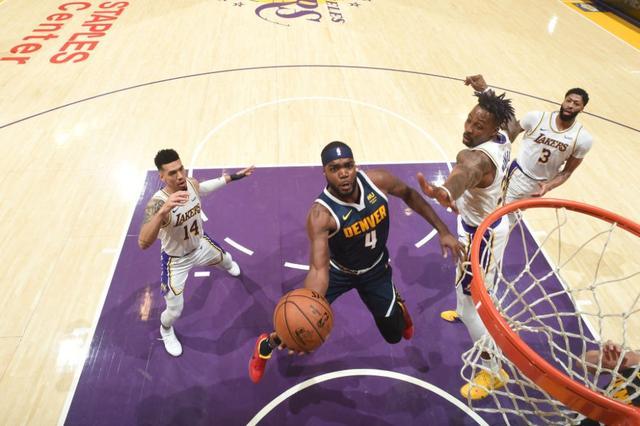 湖人浓眉哥篮下统治球队获胜（浓眉统治内线助湖人取胜）