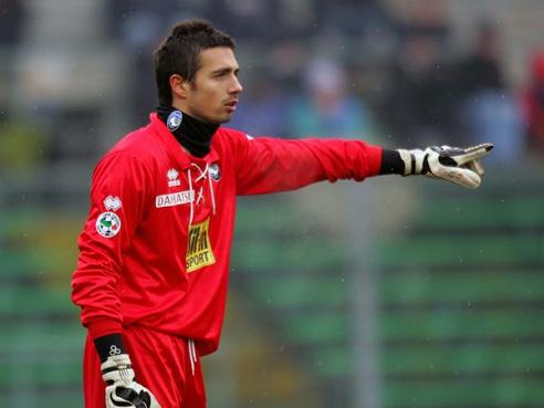 又是首开记录，麦卡在欧冠最近两球都是对皇马打进的（又先拔头筹！麦卡近两次欧冠进球均攻破皇马球门）