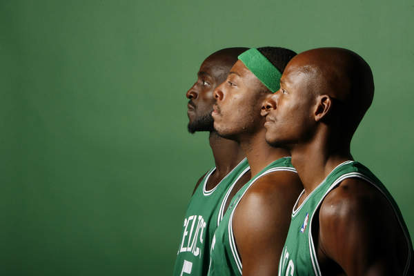 中超末轮前瞻：上海双雄冲击冠军，海牛、梅州争保级最后席位（中超收官战前瞻：上海双雄冲冠，海牛与梅州抢保级最后名额）