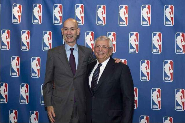 礼尚往来！洛夫顿挤开防守双手暴扣 巴尔文空切暴扣2+1迅速回应（你来我往！洛夫顿强突双手重扣，巴尔文空切打成2+1火速回击）