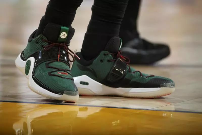 科比·布朗半场表现低迷，4投0中仅得3板1助（科比·布朗上半场哑火：4投全失，仅收3篮板1助攻）