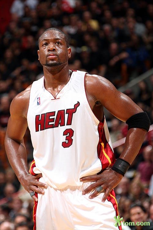 阿斯：维尼修斯希望继续为皇马效力，续约谈判已步入正轨（阿斯：维尼修斯愿留皇马，续约谈判进展顺利）